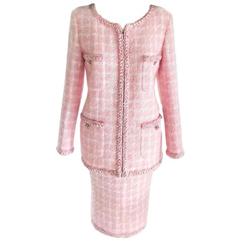 chanel gonna tweed|Chanel tweed suit pink.